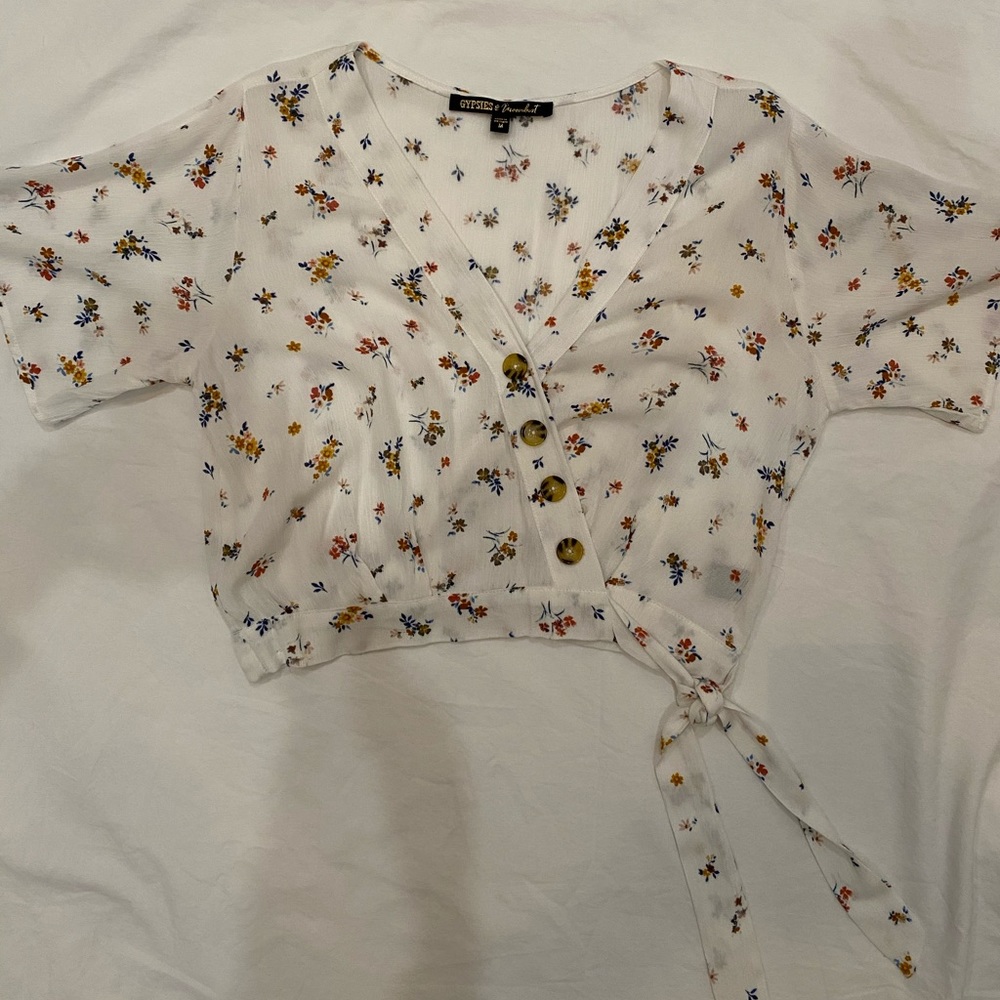 WHITE CROPPED FLORAL V NECK TOP